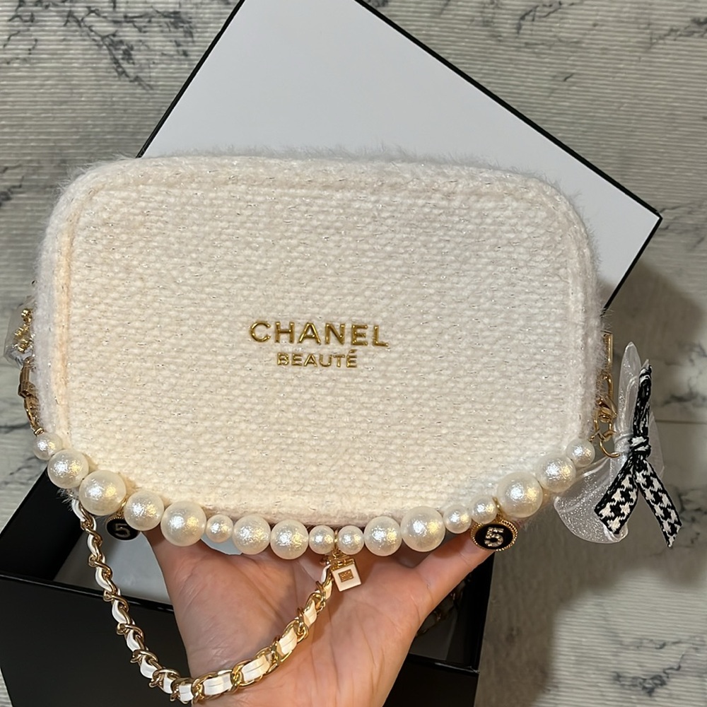 Chanel Beauty Tweed Pouch Converted To Shoulder Bag - Picture 5 of 13